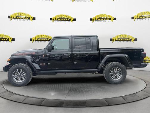 Black Clearcoat 2026 Jeep Gladiator Mojave