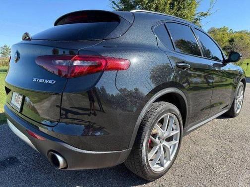 Vulcano Black Metallic 2018 Alfa Romeo Stelvio Ti Sport