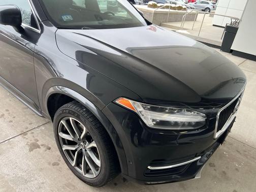 2017 Volvo XC90 T6 Momentum