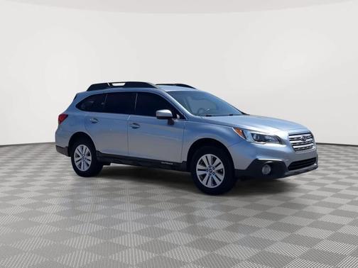 Ice Silver Metallic 2017 Subaru Outback 2.5i Premium