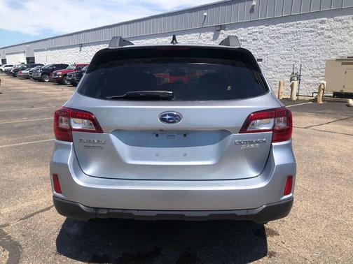 Ice Silver Metallic 2017 Subaru Outback 2.5i Premium