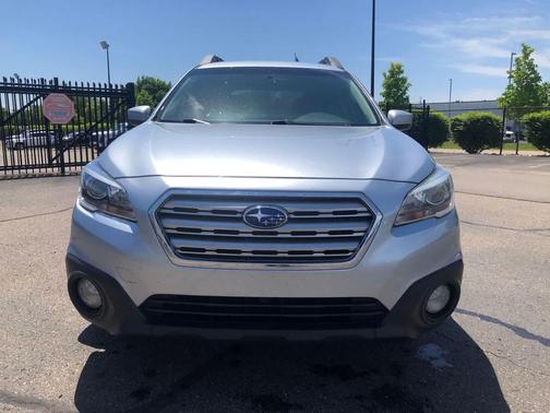Ice Silver Metallic 2017 Subaru Outback 2.5i Premium
