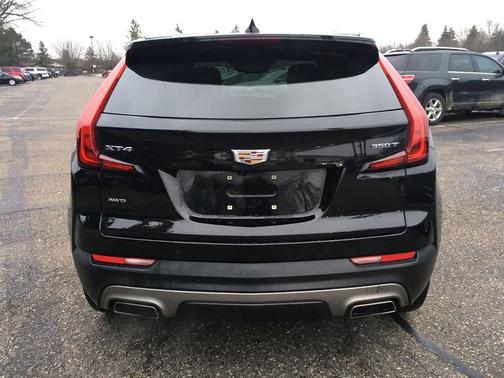 2022 Cadillac XT4 Premium Luxury