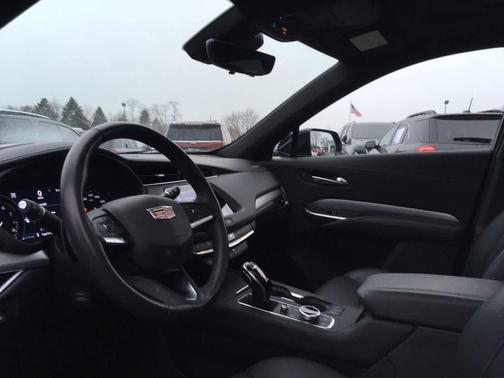 2022 Cadillac XT4 Premium Luxury