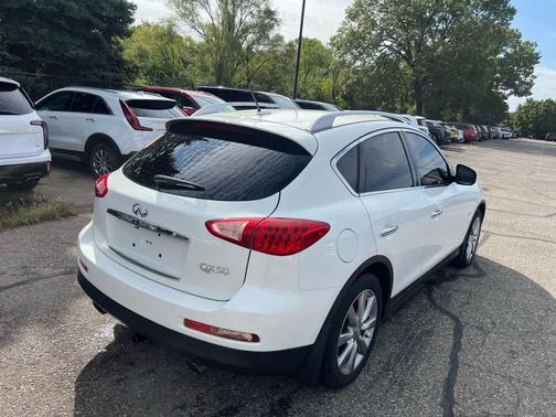 2015 INFINITI QX50 Base