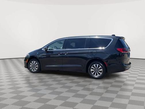 Brilliant Black Crystal Pearlcoat 2024 Chrysler Pacifica Hybrid Select
