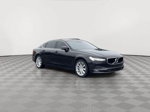 2018 Volvo S90 T6 Momentum