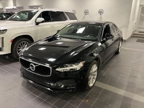 2018 Volvo S90 T6 Momentum