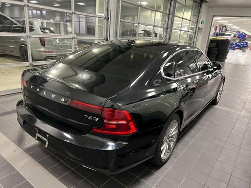 2018 Volvo S90 T6 Momentum