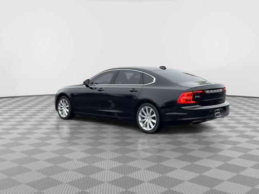 2018 Volvo S90 T6 Momentum