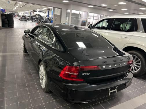 2018 Volvo S90 T6 Momentum