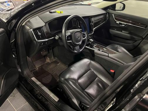 2018 Volvo S90 T6 Momentum