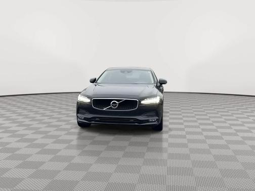 2018 Volvo S90 T6 Momentum