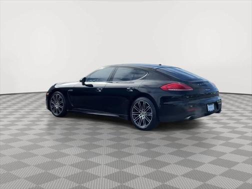 2016 Porsche Panamera Edition