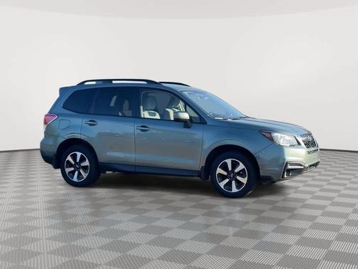 Jasmine Green Metallic 2017 Subaru Forester 2.5i Premium