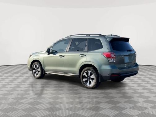 Jasmine Green Metallic 2017 Subaru Forester 2.5i Premium