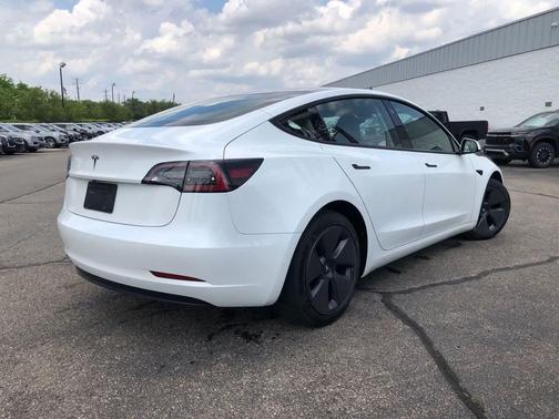 Pearl White Multi-Coat 2023 Tesla Model 3 Standard Range