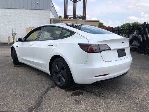 Pearl White Multi-Coat 2023 Tesla Model 3 Standard Range
