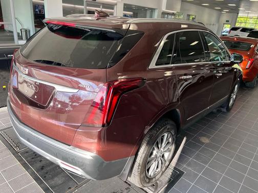 2022 Cadillac XT5 Premium Luxury