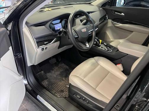 2022 Cadillac XT4 Premium Luxury