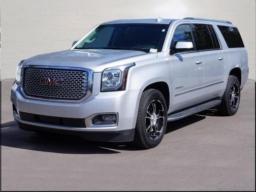 Photo 1 of 44 of 2017 GMC Yukon XL Denali