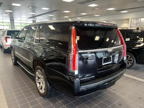 2018 Cadillac Escalade ESV Luxury