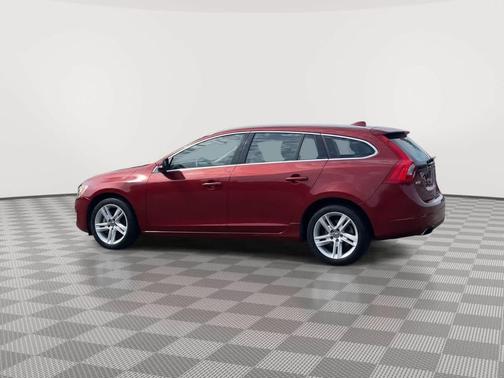 Flamenco Red Metallic 2015 Volvo V60 T5 Premier