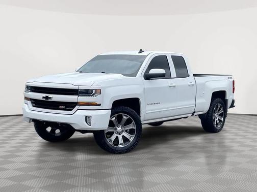 Summit White 2017 Chevrolet Silverado 1500 2LT