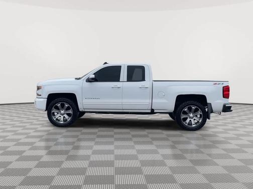Summit White 2017 Chevrolet Silverado 1500 2LT