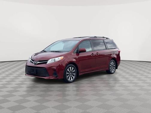 2019 Toyota Sienna LE