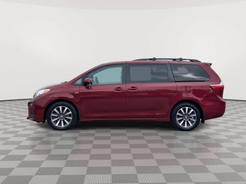 2019 Toyota Sienna LE