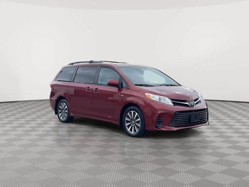 2019 Toyota Sienna LE