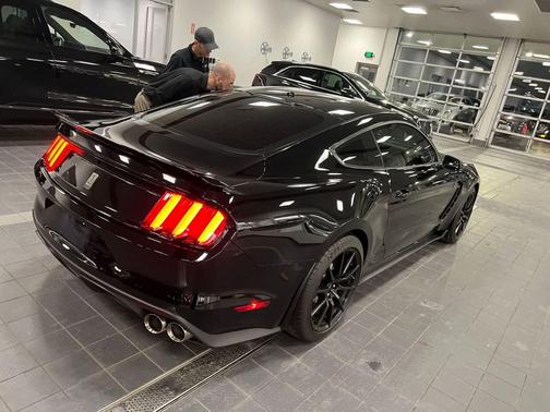 2017 Ford Shelby GT350 Base