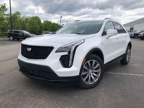 Crystal White Tricoat 2023 Cadillac XT4 Sport