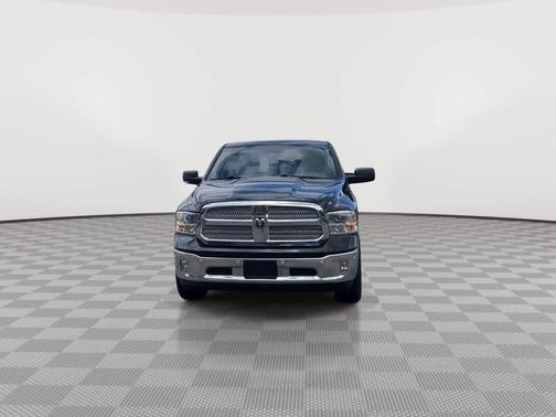 Brilliant Black Crystal Pearlcoat 2018 RAM 1500 Big Horn