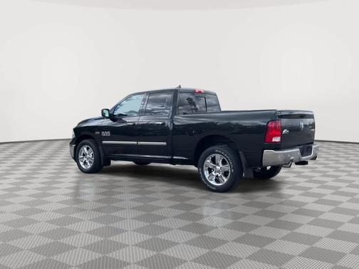 Brilliant Black Crystal Pearlcoat 2018 RAM 1500 Big Horn