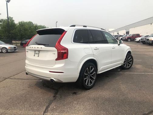 White 2018 Volvo XC90 T5 Momentum