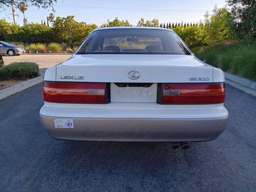 White 1995 Lexus ES 300 Base