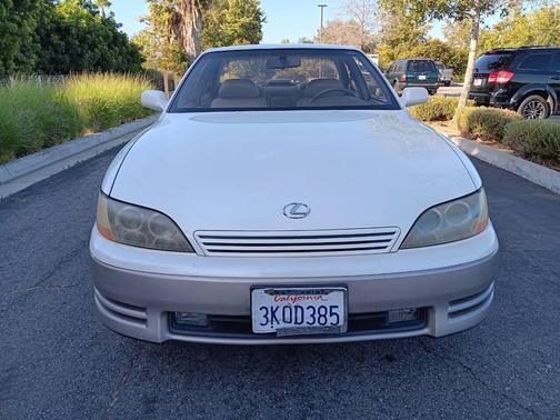White 1995 Lexus ES 300 Base