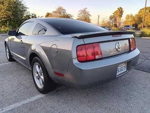 2007 Ford Mustang Deluxe
