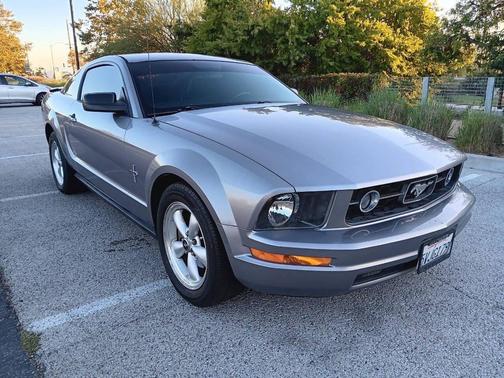 2007 Ford Mustang Deluxe