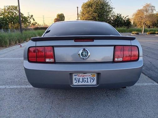 2007 Ford Mustang Deluxe