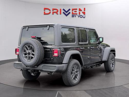 Black Clearcoat 2026 Jeep Wrangler Sport
