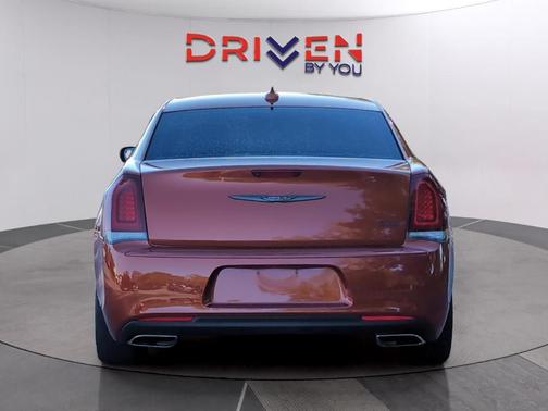 2021 Chrysler 300 Touring L