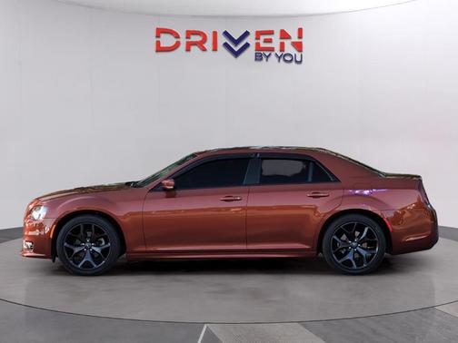 2021 Chrysler 300 Touring L