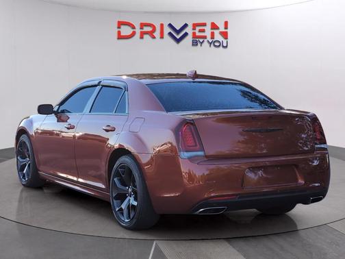 2021 Chrysler 300 Touring L