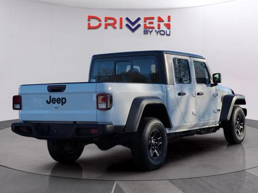 2026 Jeep Gladiator Sport