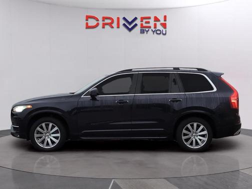 2016 Volvo XC90 T6 Momentum