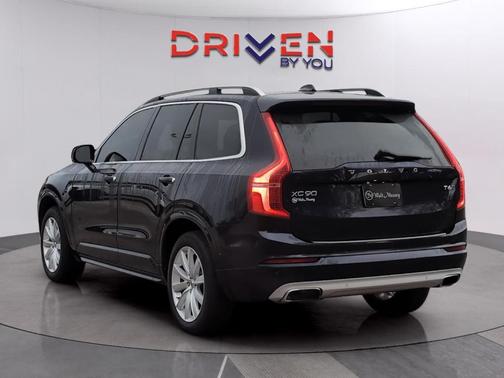 2016 Volvo XC90 T6 Momentum