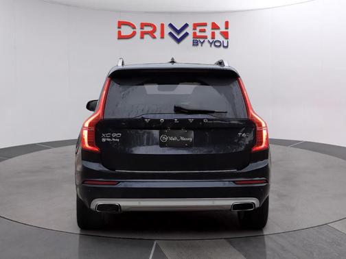 2016 Volvo XC90 T6 Momentum